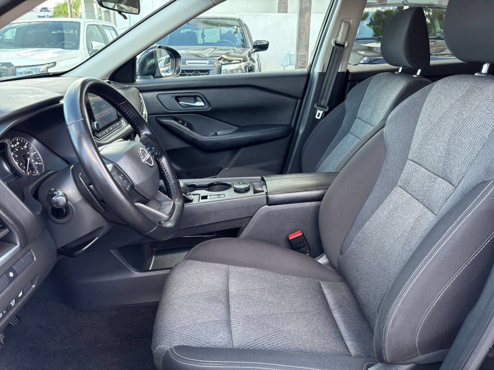 Used 2025 Nissan Rogue SV AWD/4WD image 28