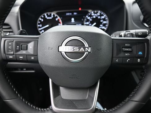 Used 2025 Nissan Rogue SV image 12