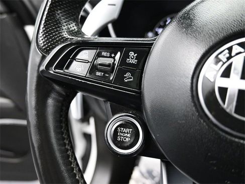 Used 2022 Alfa Romeo Stelvio Veloce image 20