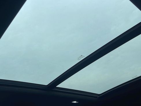 Used 2021 Chevrolet Tahoe Premier w/ Premium Package image 22