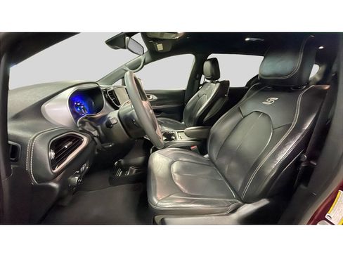 Used 2022 Chrysler Pacifica Touring-L w/ S Appearance Package AWD/4WD image 12