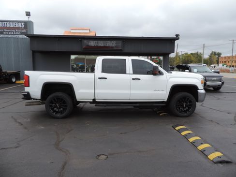 Used 2018 GMC Sierra 3500 4x4 Crew Cab w/ Sierra Convenience Package image 3