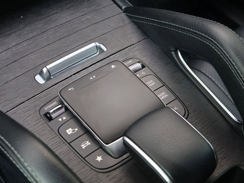 Used 2021 Mercedes-Benz GLE 350 4MATIC image 22