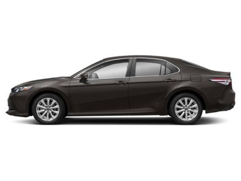 Used 2018 Toyota Camry LE image 3