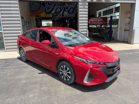 Used 2020 Toyota Prius Prime LE FWD image 4