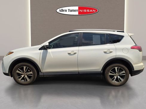 Used 2017 Toyota RAV4 XLE FWD image 7