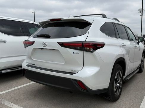 Certified 2025 Toyota Highlander XLE image 4