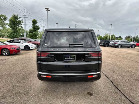 Used 2025 Jeep Wagoneer L Series II w/ 8-pass Seating Package AWD/4WD image 7