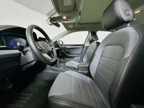 Used 2025 Volkswagen Jetta SE image 13