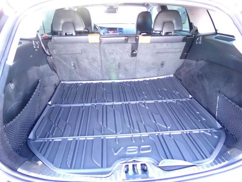 Used 2018 Volvo V60 T5 Cross Country w/ Convenience Package image 37