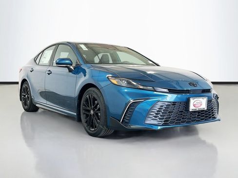 New 2026 Toyota Camry SE FWD image 3