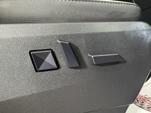 Used 2024 Tesla Cybertruck AWD Crew Cab image 33