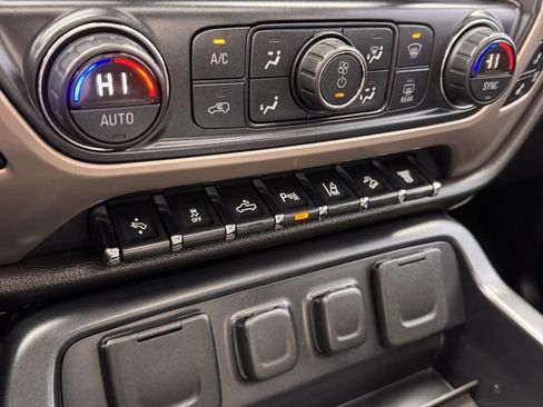 Used 2015 GMC Sierra 2500 Denali w/ Duramax Plus Package image 21