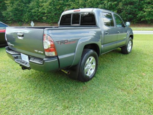 Used 2010 Toyota Tacoma 4x4 Double Cab w/ TRD Sport Pkg image 13