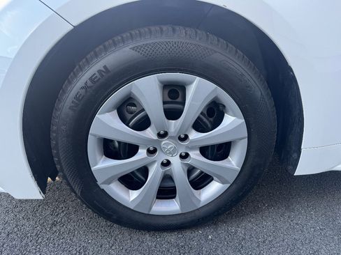 Used 2025 Toyota Corolla LE image 19