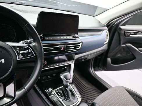 Used 2022 Kia Seltos Nightfall Edition image 5