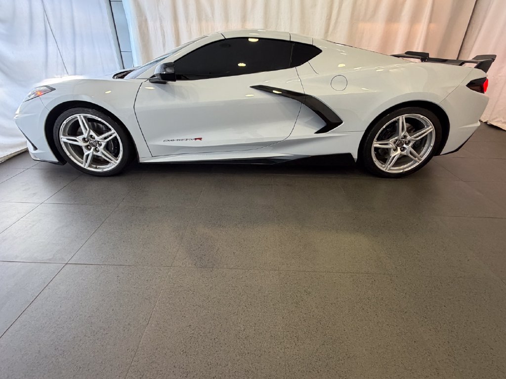 Used 2024 Chevrolet Corvette Stingray Preferred Cpe w/ Z51 Performance Package RWD image 2