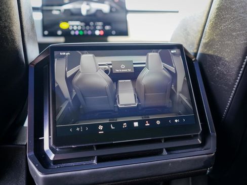 Used 2024 Tesla Cybertruck AWD Crew Cab image 19