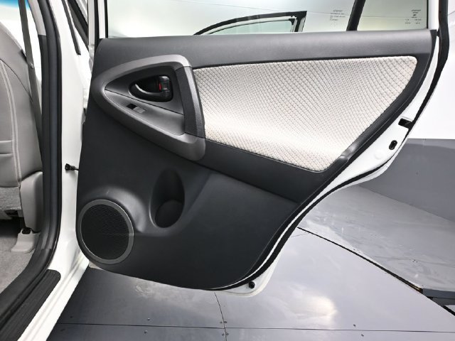 Used 2012 Toyota RAV4 EV FWD image 32
