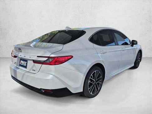 Used 2026 Toyota Camry XLE AWD/4WD image 5