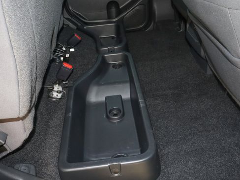 Used 2024 Nissan Frontier SV image 9