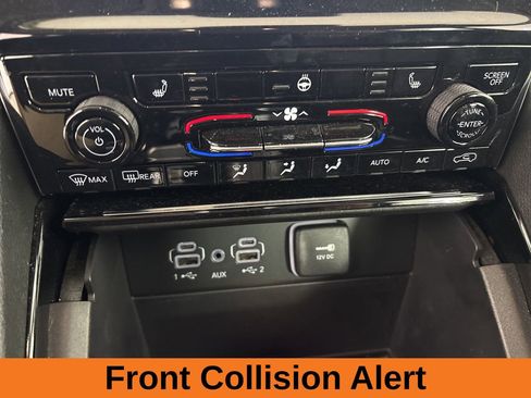 Used 2023 Jeep Grand Cherokee Limited w/ Black Appearance Package image 18