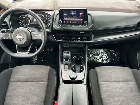 Used 2023 Nissan Rogue SV AWD/4WD image 4