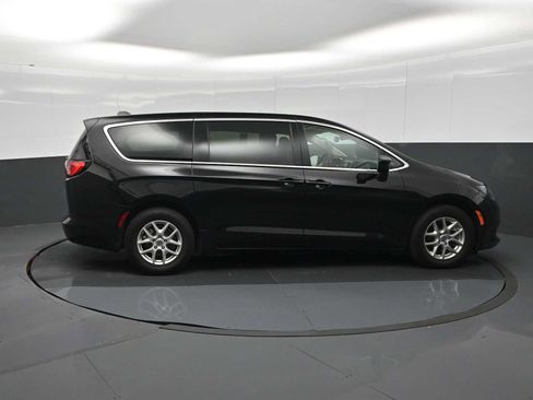 Used 2024 Chrysler Voyager LX FWD image 9