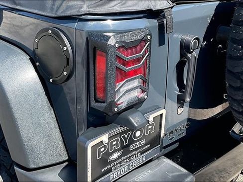 Used 2017 Jeep Wrangler Sport AWD/4WD image 22