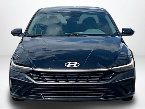 Used 2024 Hyundai Elantra SEL FWD image 3