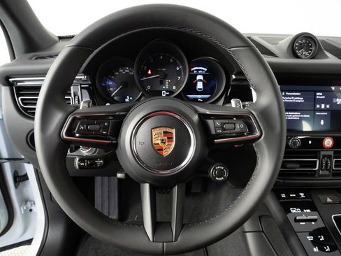 Certified 2026 Porsche Macan AWD/4WD image 9