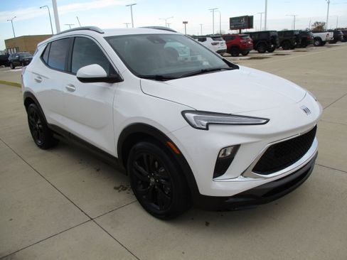 Used 2024 Buick Encore GX Sport Touring w/ Comfort Package image 8