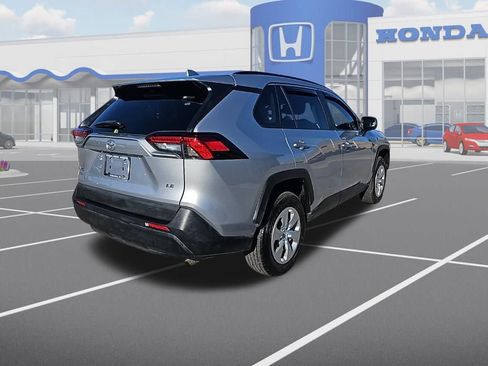 Used 2021 Toyota RAV4 LE image 7