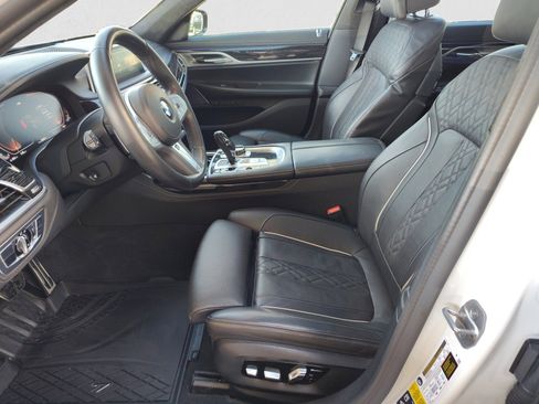 Used 2022 BMW 750i xDrive w/ Executive Package image 11