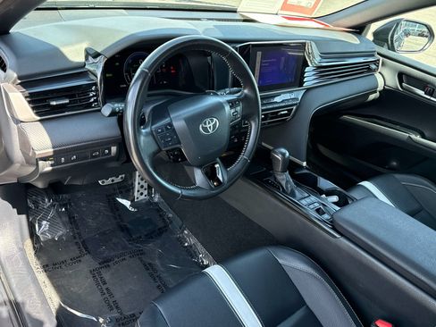 Used 2025 Toyota Camry SE FWD image 10
