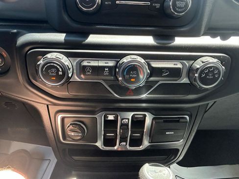 Used 2019 Jeep Wrangler Unlimited Sport S AWD/4WD image 22