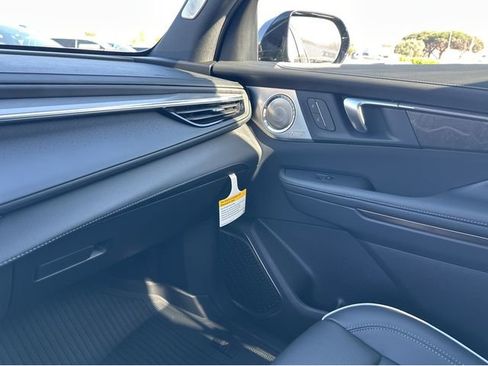 New 2026 Buick Enclave Avenir image 5