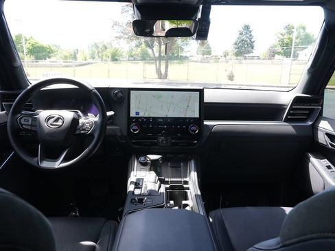 Used 2024 Lexus GX 550 AWD/4WD image 17