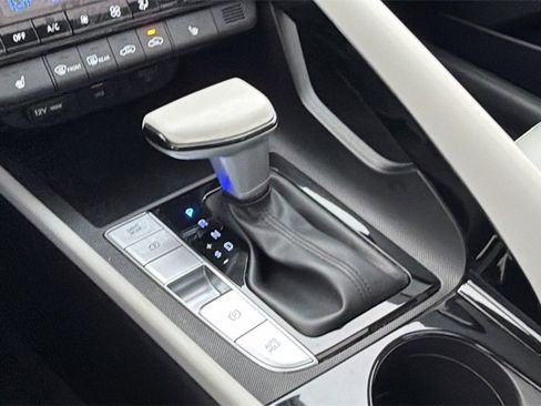 Used 2023 Hyundai Elantra Limited image 37