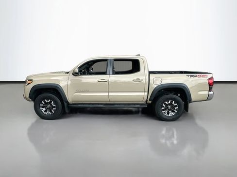Used 2019 Toyota Tacoma TRD Off-Road AWD/4WD image 9