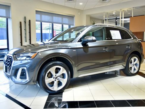 Used 2022 Audi Q5 2.0T Premium Plus w/ Premium Plus Package AWD/4WD image 3