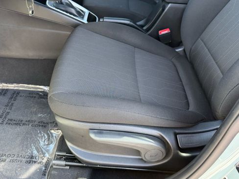 Used 2025 Hyundai Venue SE image 15