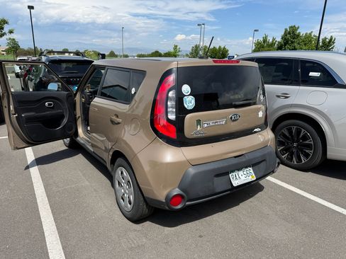 Used 2015 Kia Soul FWD image 2
