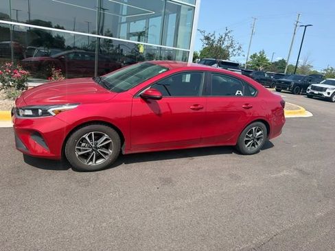 Used 2024 Kia Forte LXS w/ LXS Technology Package FWD image 2