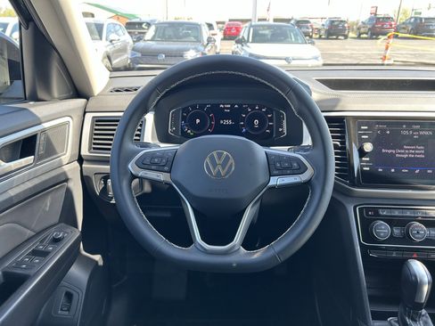 Certified 2023 Volkswagen Atlas SE image 10