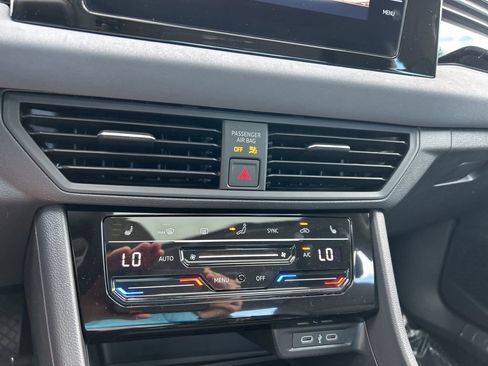 New 2025 Volkswagen Jetta SE image 30