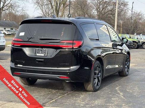 New 2026 Chrysler Pacifica Limited w/ Uconnect Theater Family Group image 40