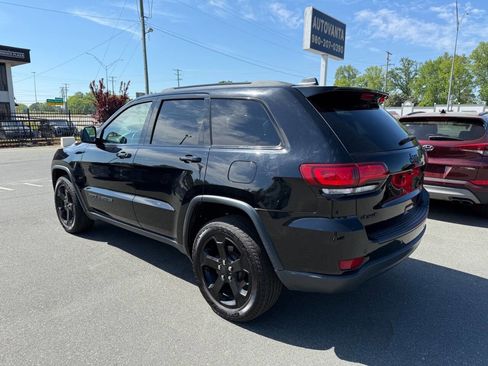 Used 2019 Jeep Grand Cherokee Laredo image 6