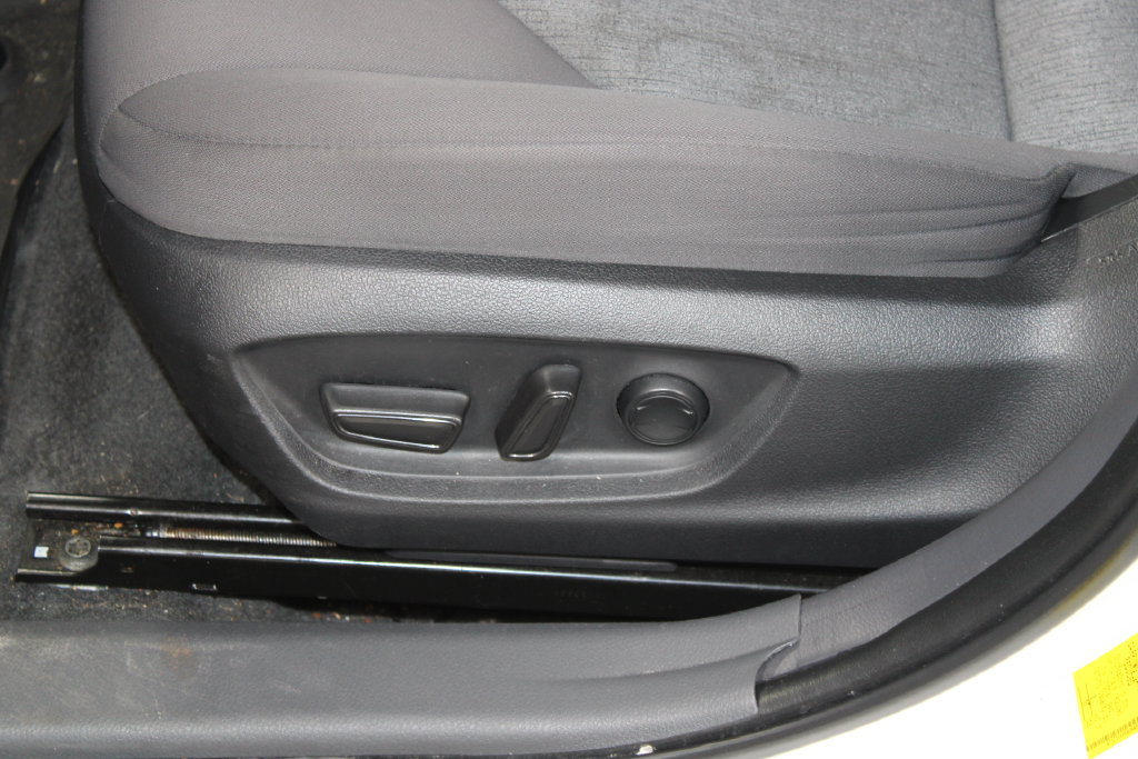 Used 2022 Toyota Camry LE FWD image 14