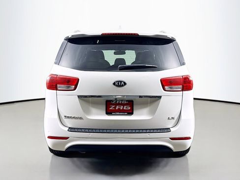 Used 2016 Kia Sedona LX w/ LX Convenience Package image 4